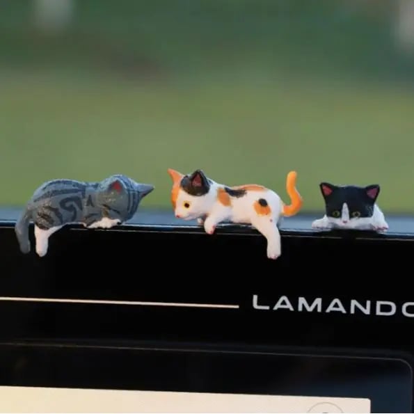 Cilifer®   🔥 Hand-Painted Mini Cat Desk Figurines – Set of 5 Cute Cartoon Kitty Companions