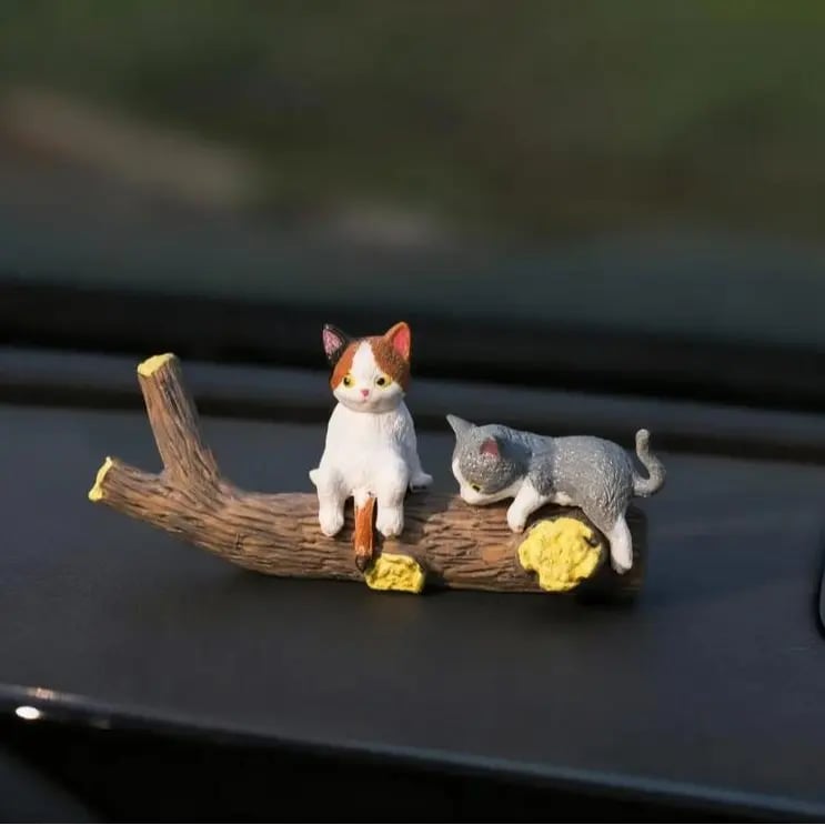 Cilifer®   🔥 Hand-Painted Mini Cat Desk Figurines – Set of 5 Cute Cartoon Kitty Companions