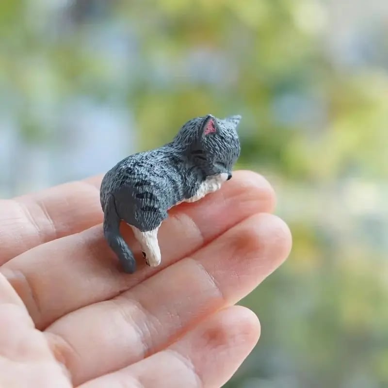 Cilifer®   🔥 Hand-Painted Mini Cat Desk Figurines – Set of 5 Cute Cartoon Kitty Companions