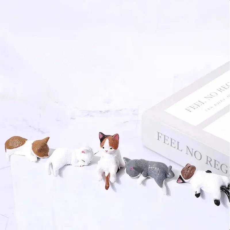 Cilifer®   🔥 Hand-Painted Mini Cat Desk Figurines – Set of 5 Cute Cartoon Kitty Companions